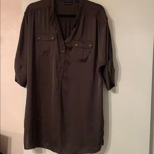 Long silk like material. Looks beautiful on.